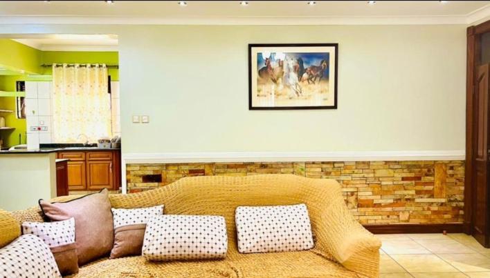 Palatine Apartments Makindye Kizungu, คัมพาลา ภายนอก รูปภาพ